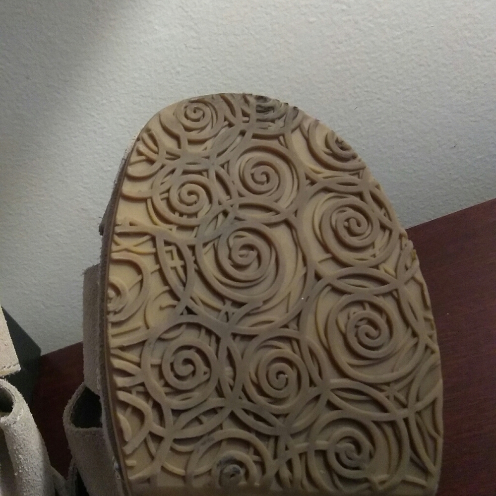 UGG - Picture 5 of 8